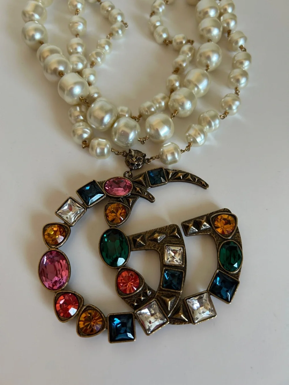Gucci Pearl Necklace with Multicolor Crystal Double-G Logo Pendant - Picture 2 of 5